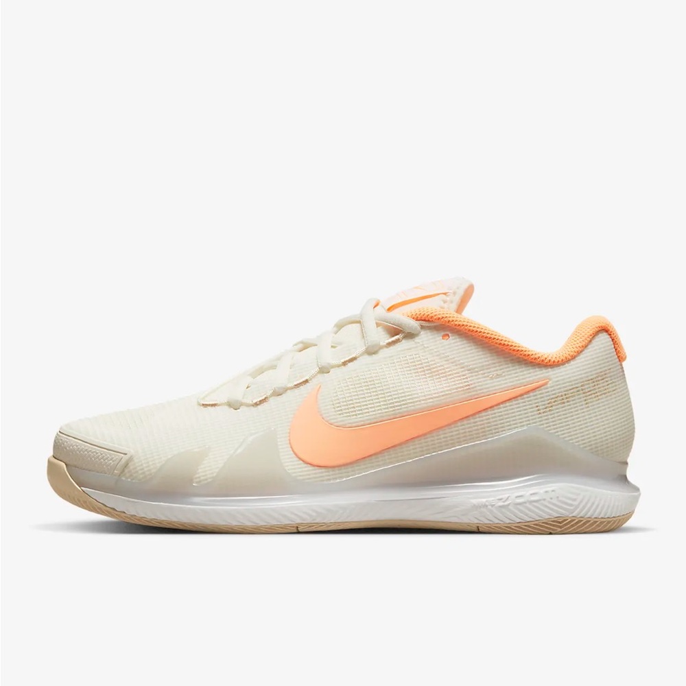 Women’s size 9.5 Nike Air Zoom Vapor Pro sneakers